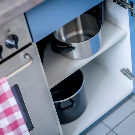 Voll Ausgestattetes, Moebliertes Mit Einzelbetten - Inklusive Kueche Und Wlan *